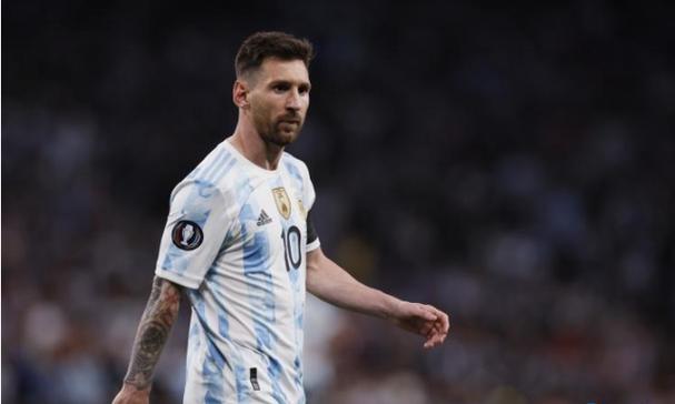 2025年美白精华霜买哪个牌子好？精选6款热门美白精华霜，帮你淡斑提亮，KOOGIS、ACM等品牌总有一个适合你！